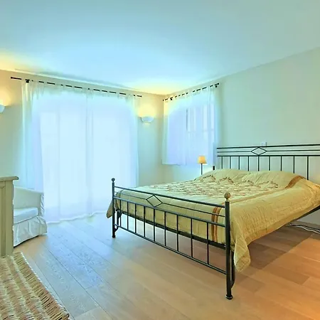 Alma Villa *